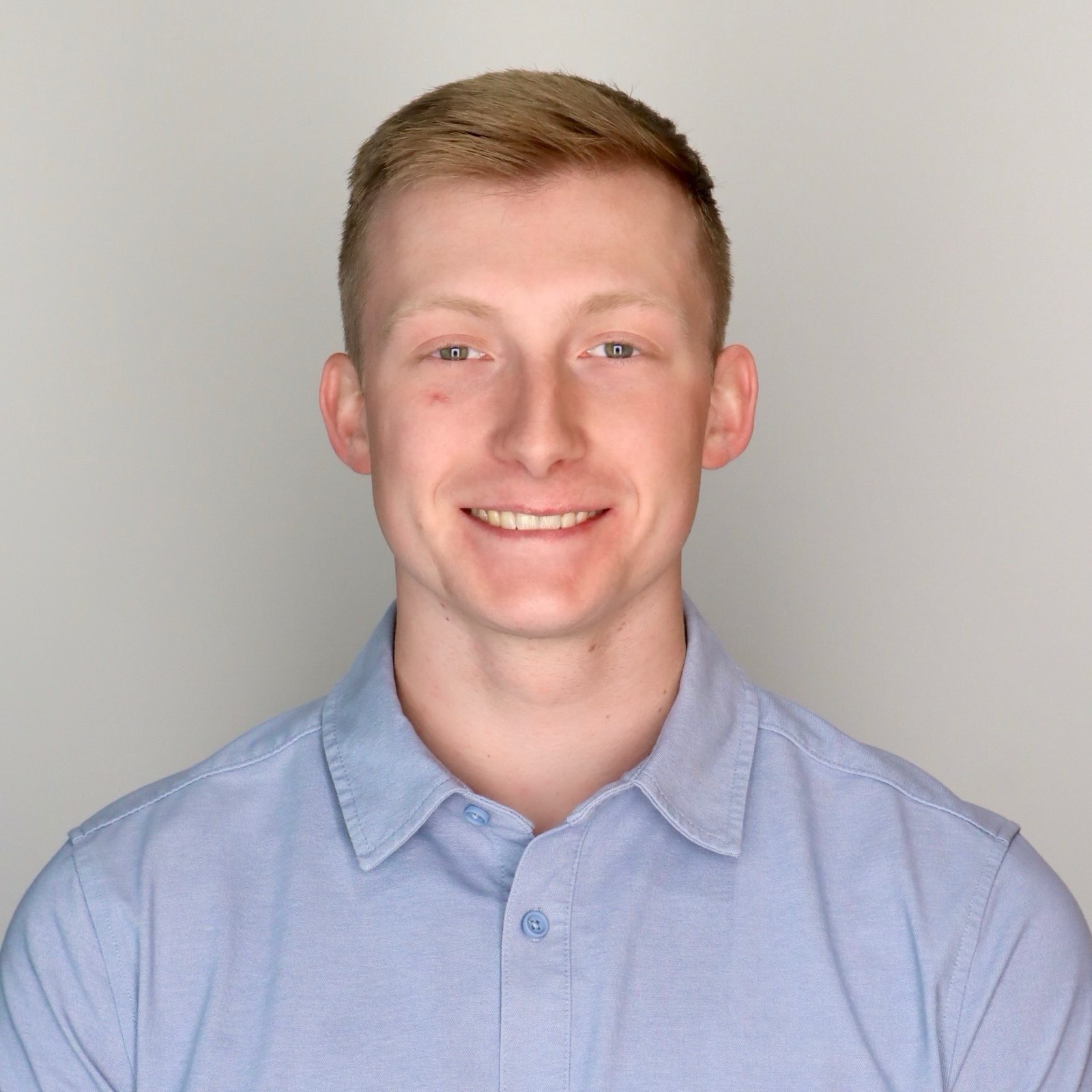 Aaron Lewis headshot
